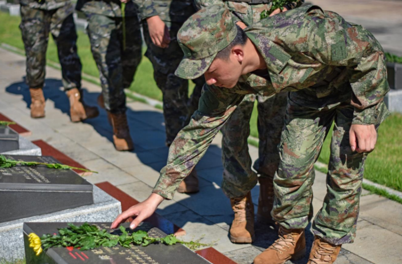 1758253496984384.png 1758174220692085.png