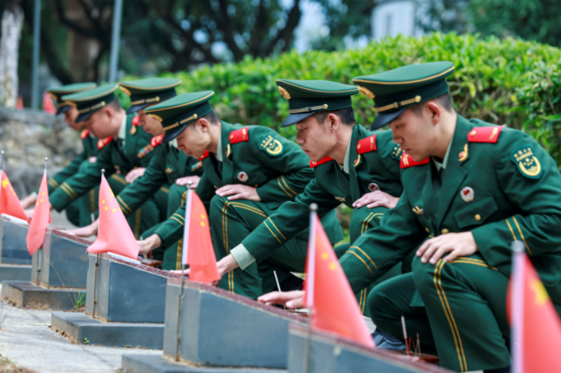 1765613269755104.png 1765613265769508.png