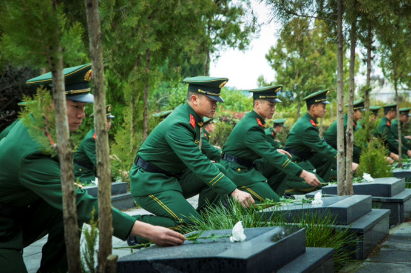 1765615062921235.png 1765599480471657.png